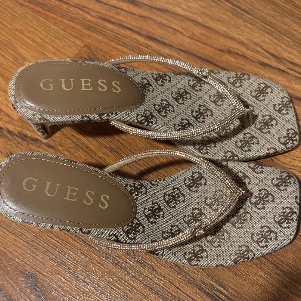 GUESS Mayan Rhinestone Thong Kitten Heel Sandals Size 7 - Picture 8 of 8